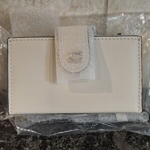 BNWT COACH ESSENTIAL MULTI CARD HOLDER